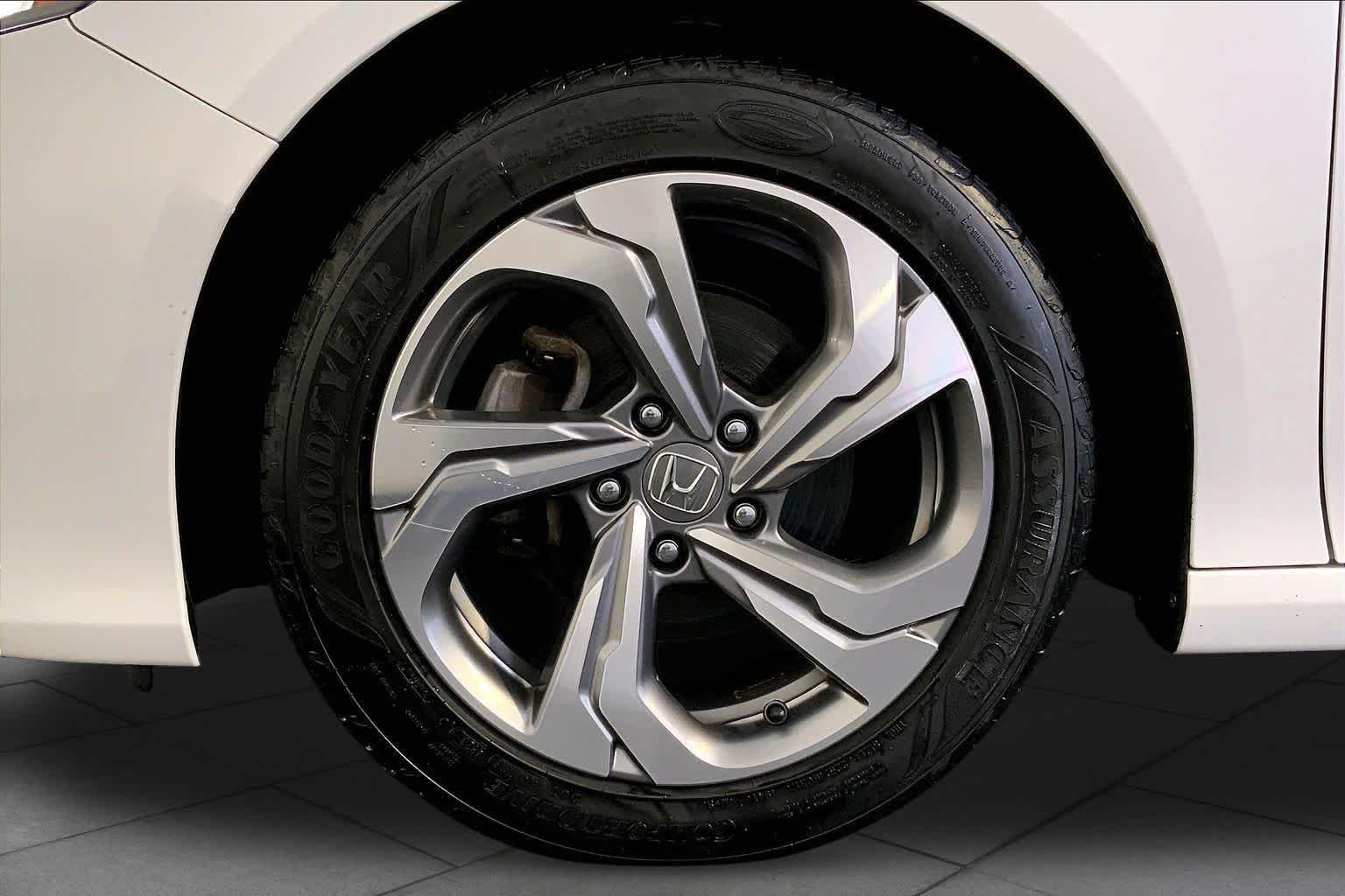 Used 2020 Platinum White Pearl Honda EX-L image 11