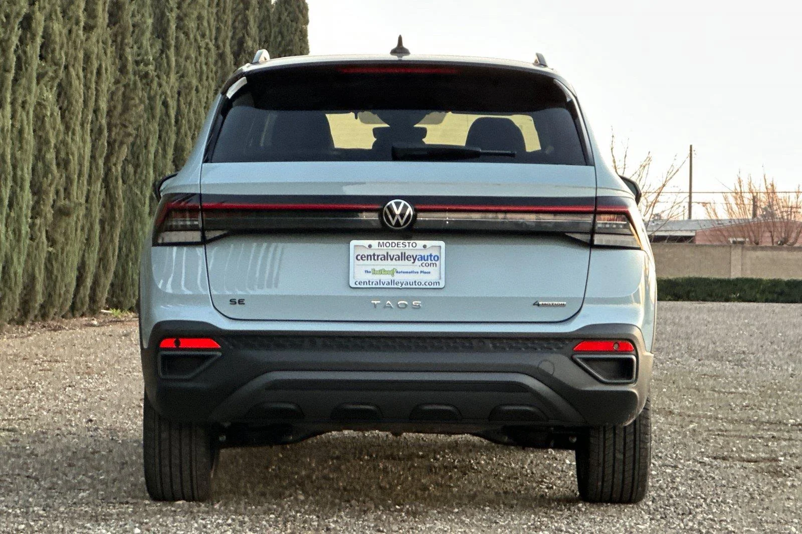 New 2026 Monument Gray w/Deep Black Roof Volkswagen SE Black image 5