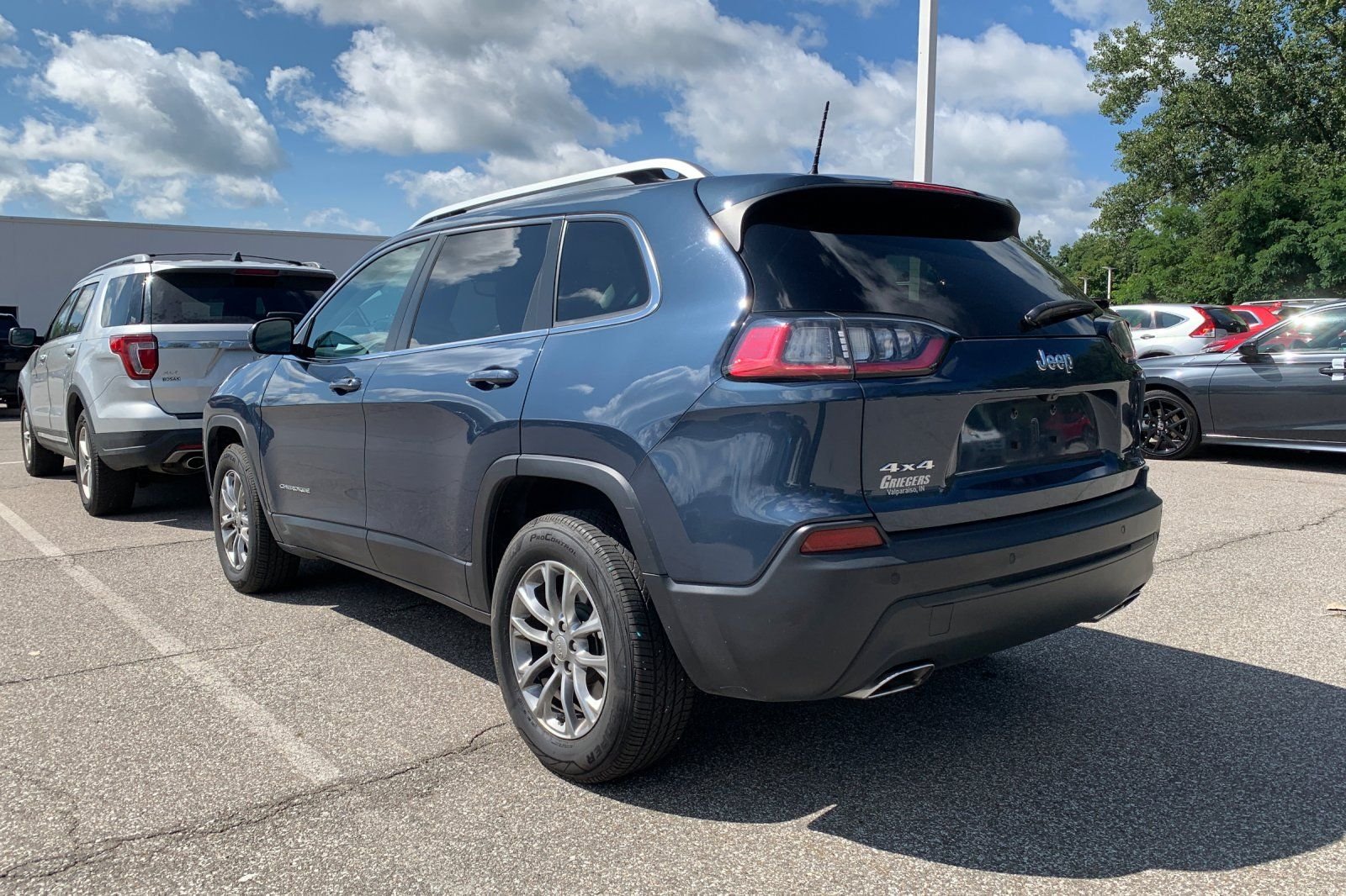 Used 2020 Blue Jeep Latitude Plus image 3