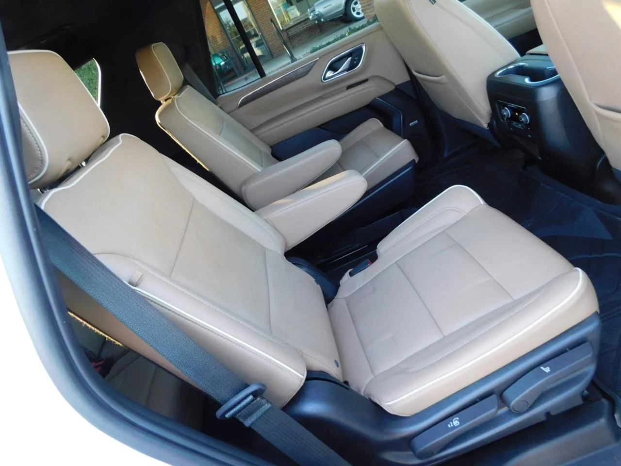 Used 2023 Iridescent Pearl Tricoat Chevrolet 2WD 4DR PREMIER image 12
