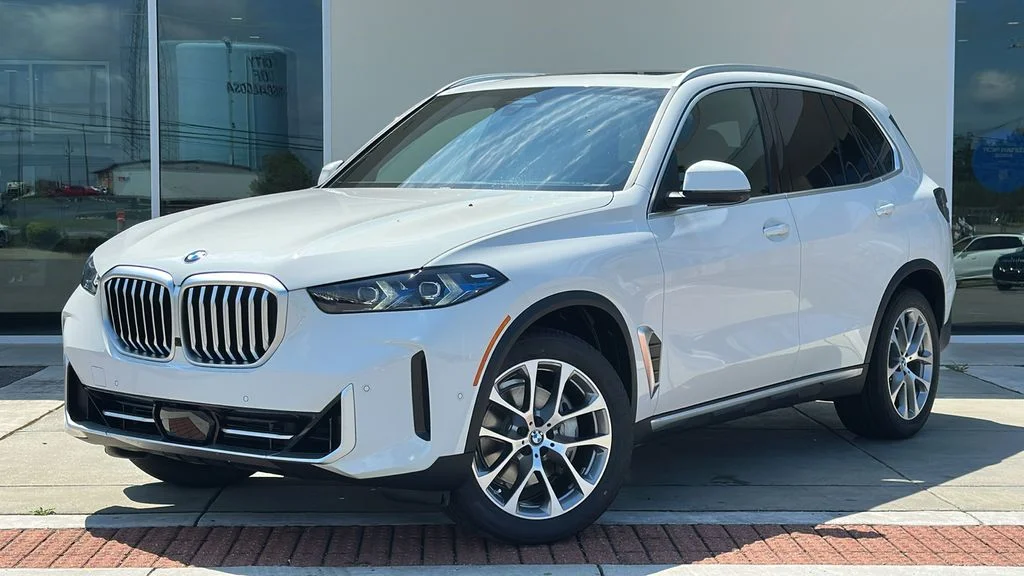 Used 2026 White BMW xDrive40i image 1
