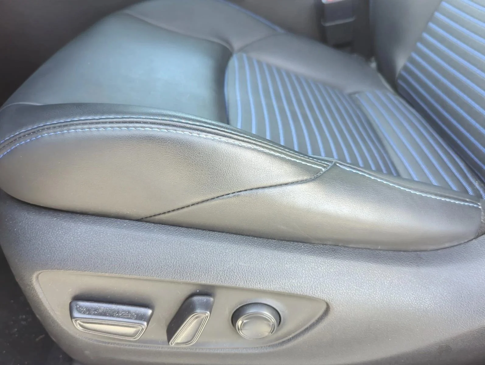 Used 2024 Wind Chill Pearl/Midnight Black Metallic Toyota Hybrid XSE image 10