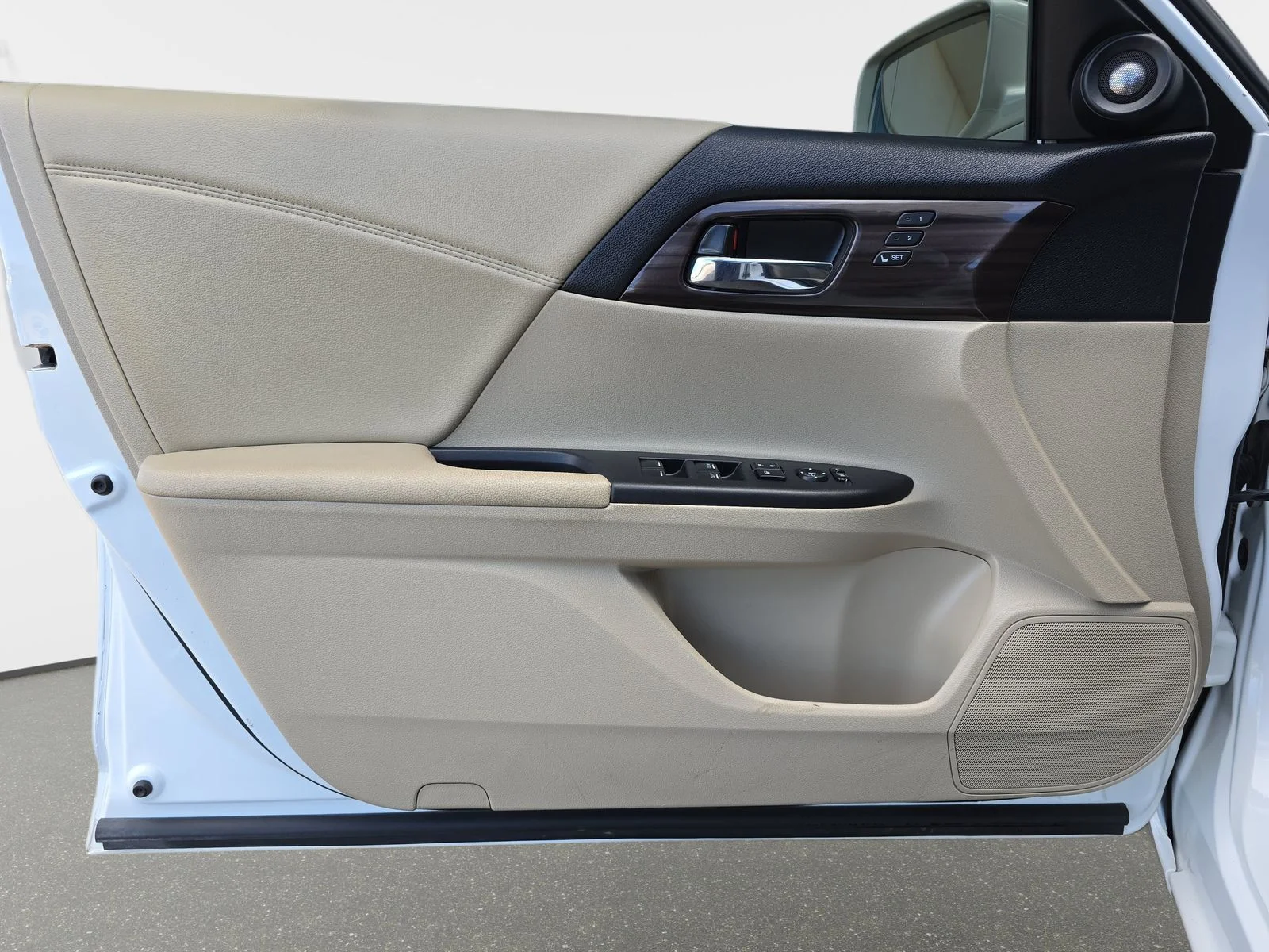 Used 2016  Honda EX-L image 28
