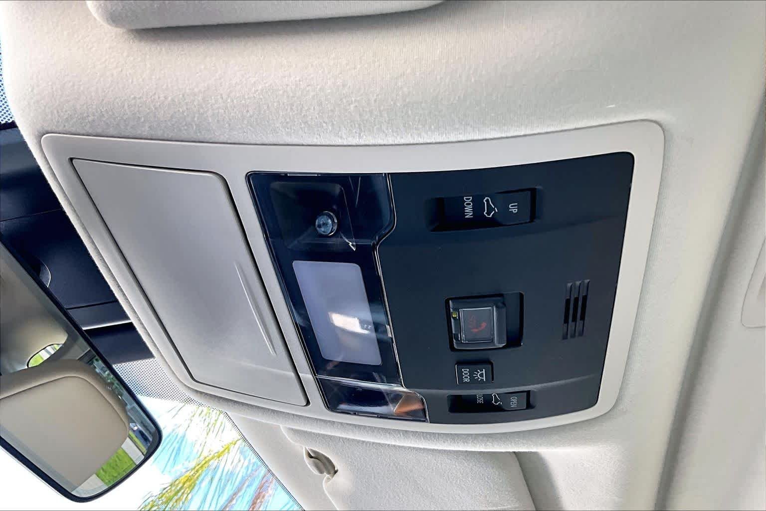Used 2020 Obsidian Lexus  image 32