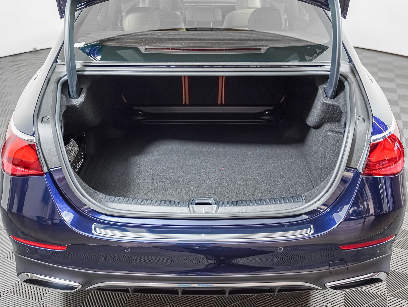 New 2027 Nautical Blue Metallic Mercedes-Benz E 350 image 10