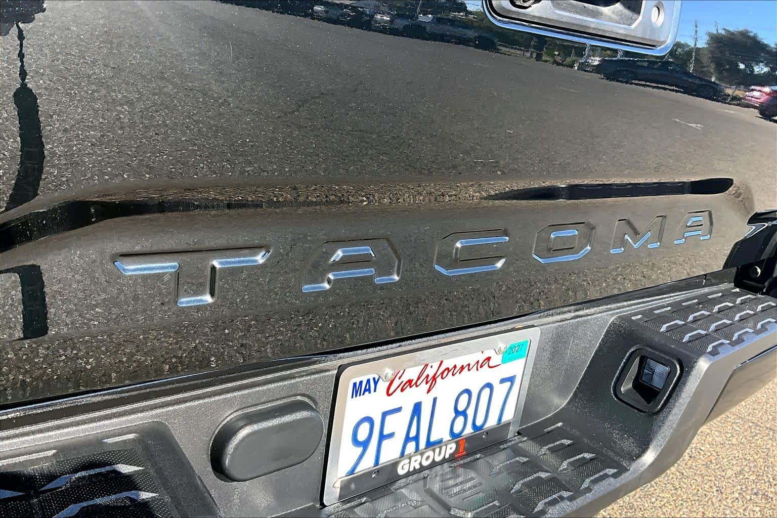 Used 2018 Midnight Black Metallic Toyota SR image 30
