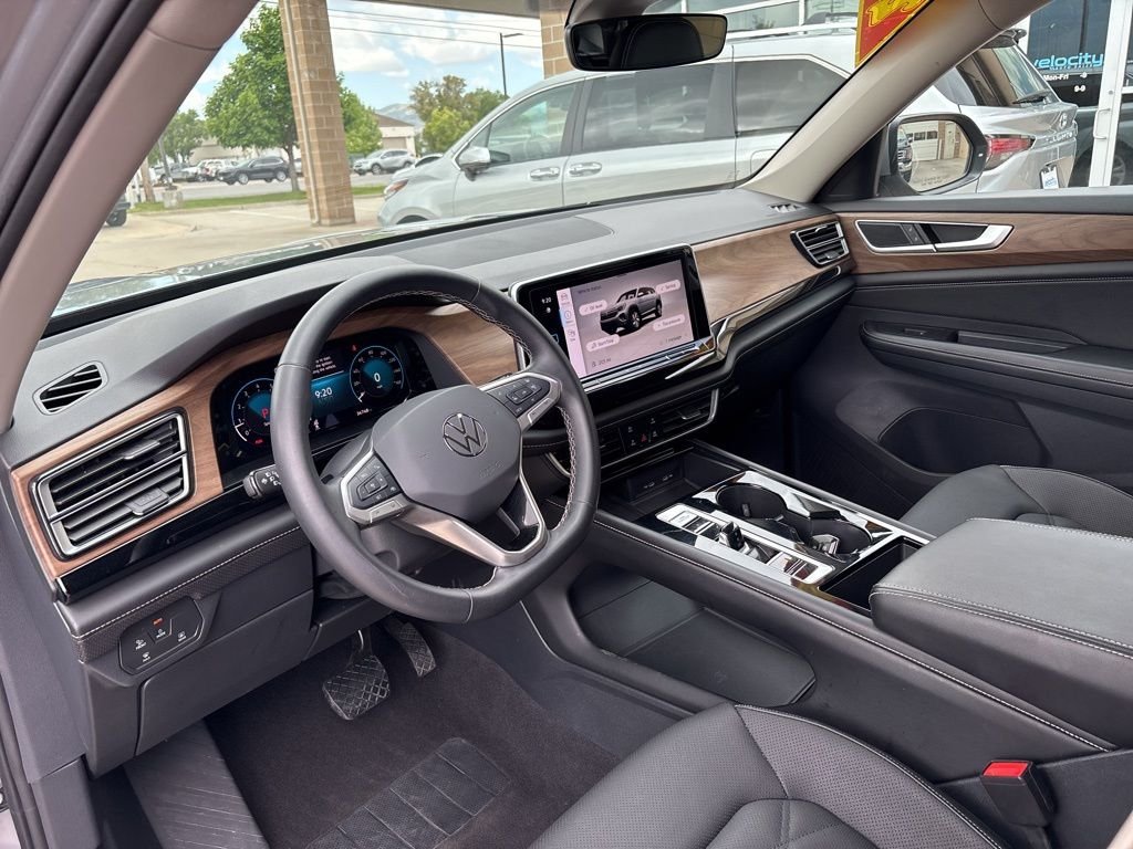 2024 Volkswagen Atlas SE w/Tech - Photo 13
