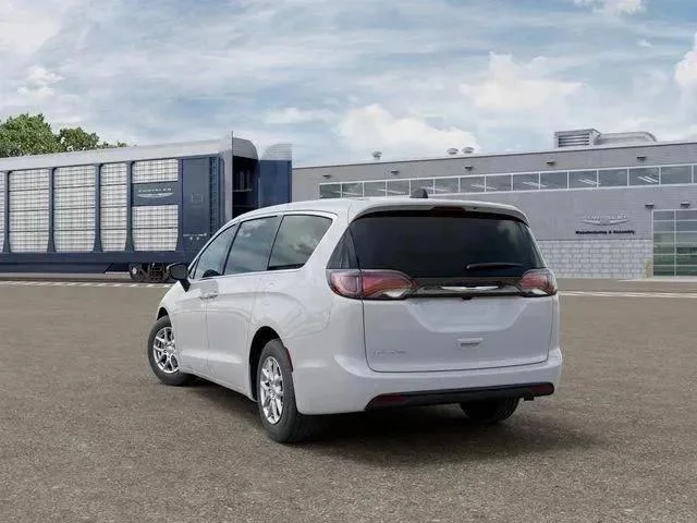 2026 Chrysler Voyager LX - Photo 4