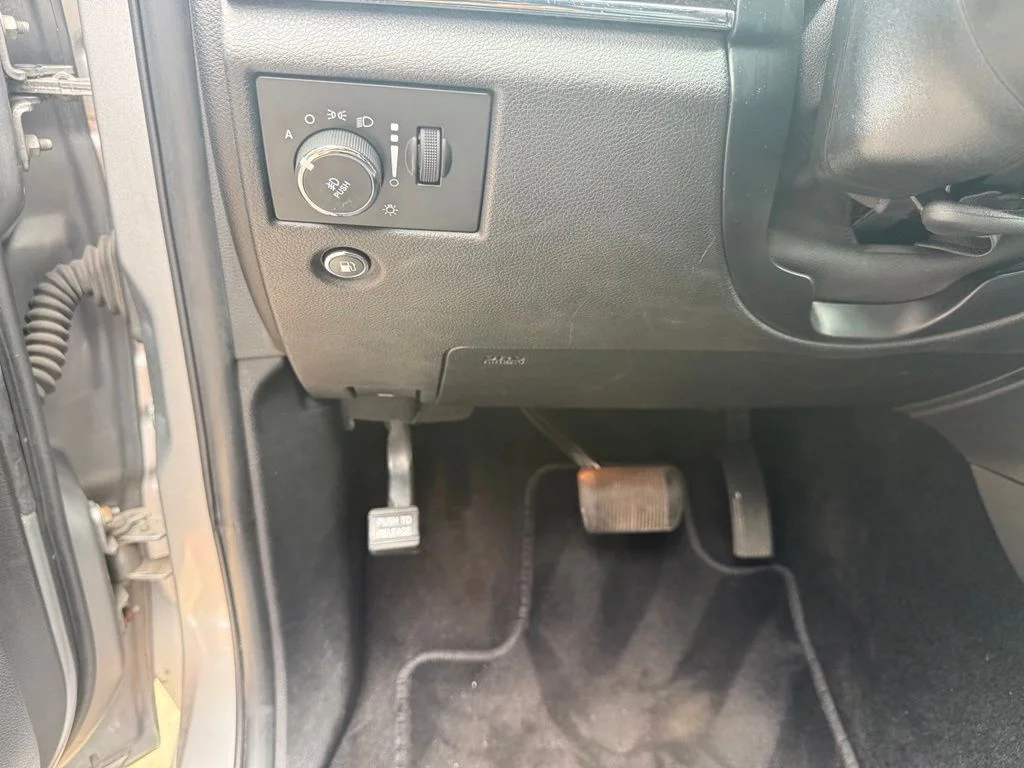 Used 2014 Silver Jeep Limited image 21