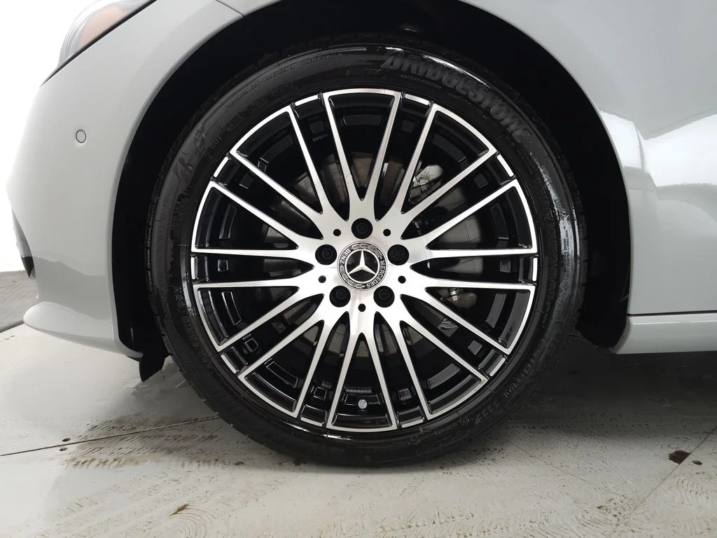 Used 2026  Mercedes-Benz C 300 image 32
