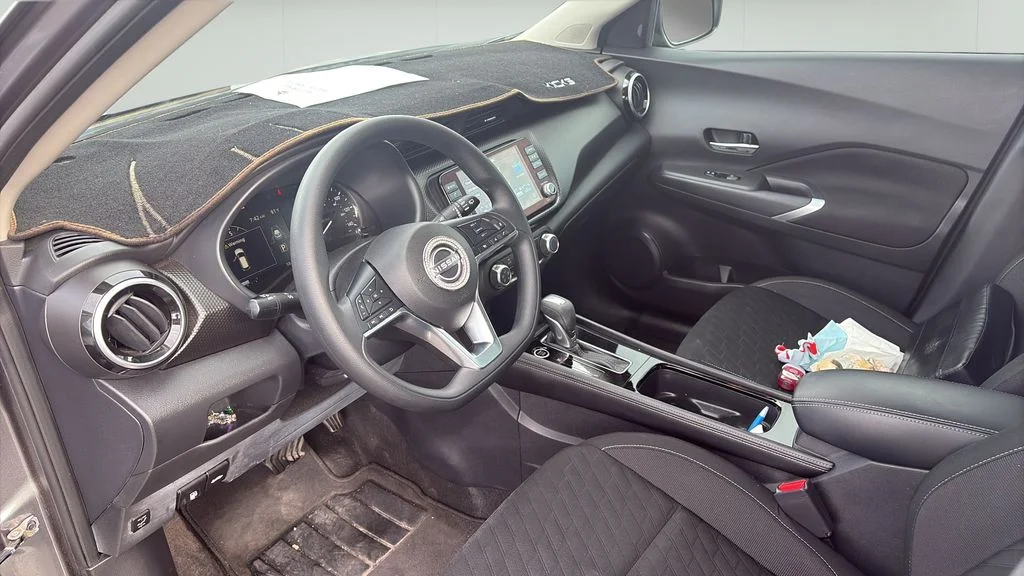 Used 2024 Gray Nissan SV image 9