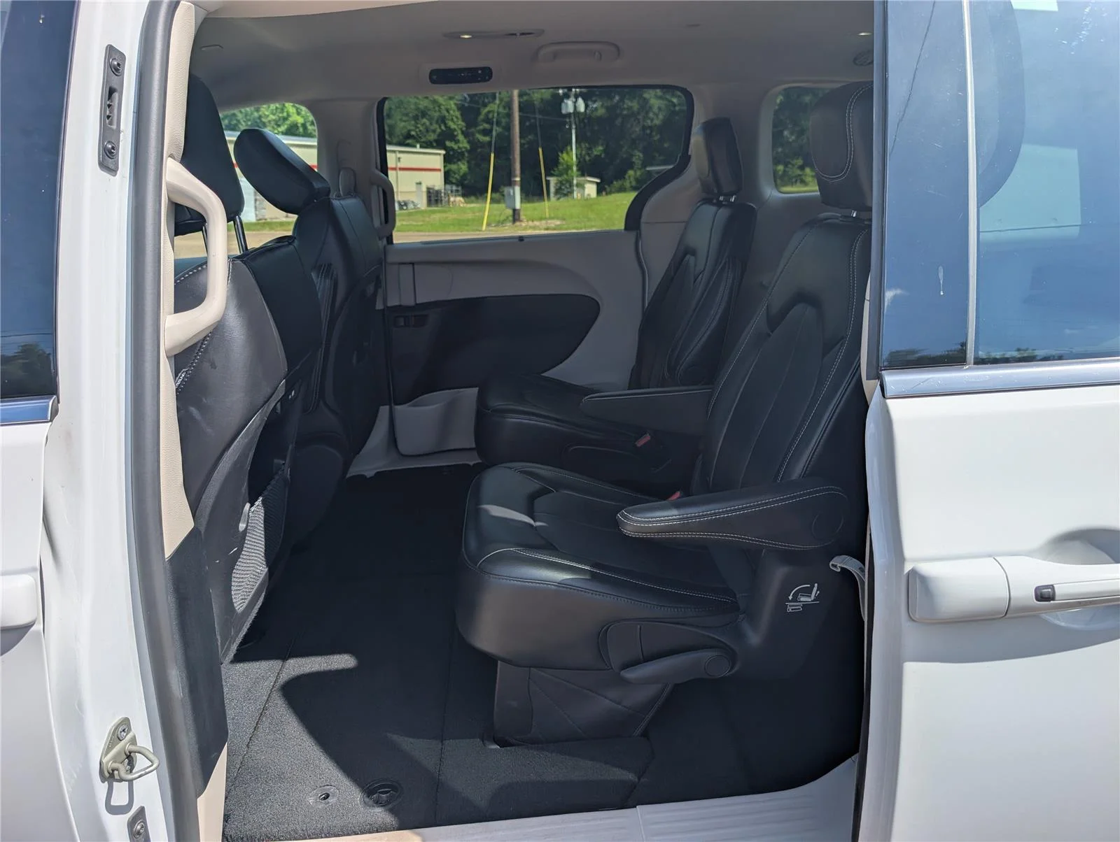 Used 2024 Bright White Clearcoat Chrysler Touring L image 31