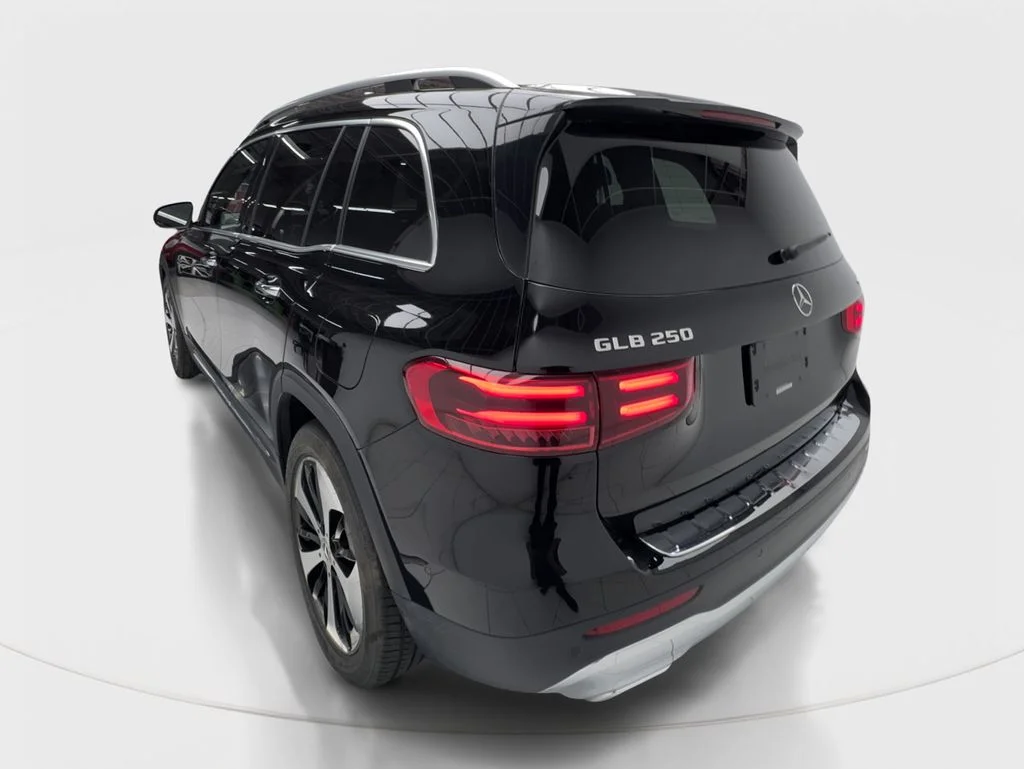 Used 2025 Black Mercedes-Benz GLB 250 image 10