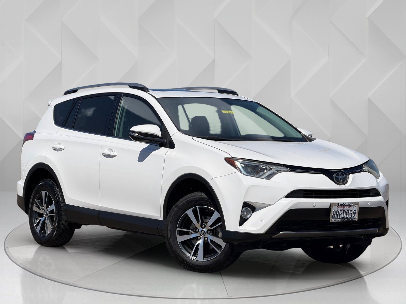 Used 2017 Super White Toyota XLE image 6