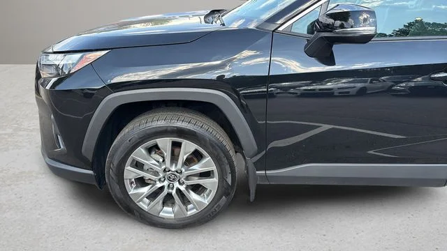Used 2024 Black Toyota XLE Premium image 35