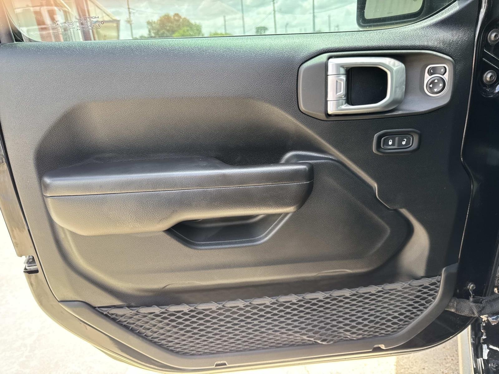 Used 2020 Black Clearcoat Jeep Sport S image 18