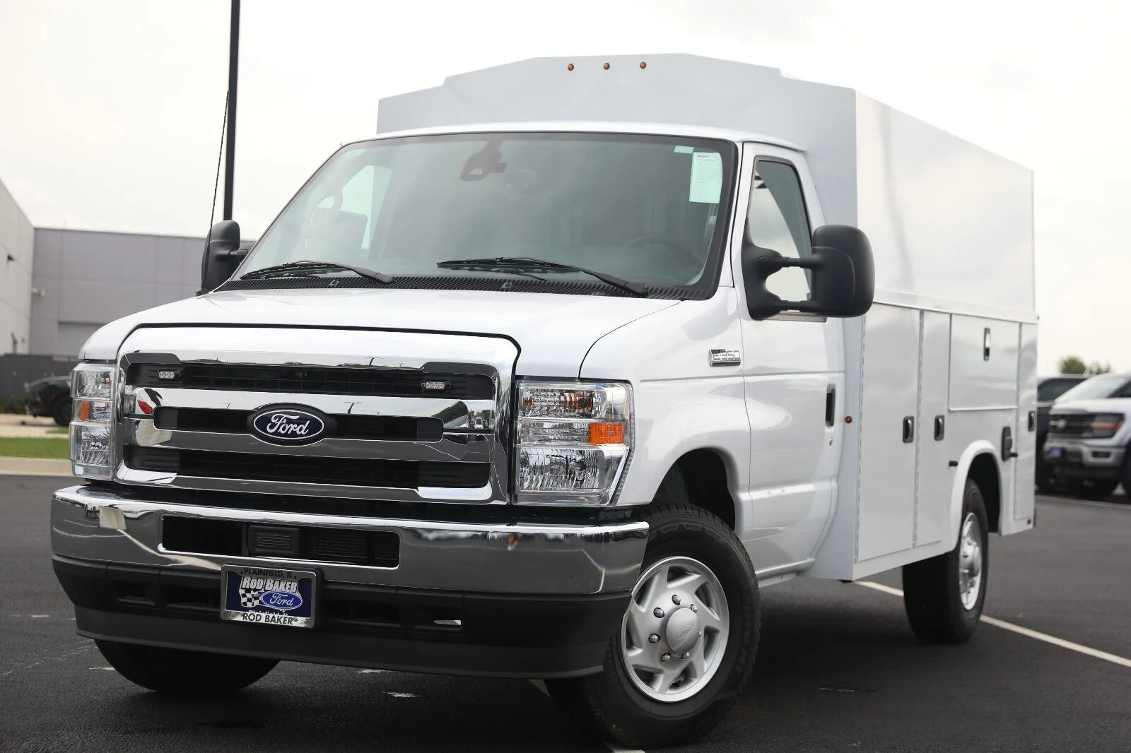 New 2027 Oxford White Ford E-350 SRW image 7