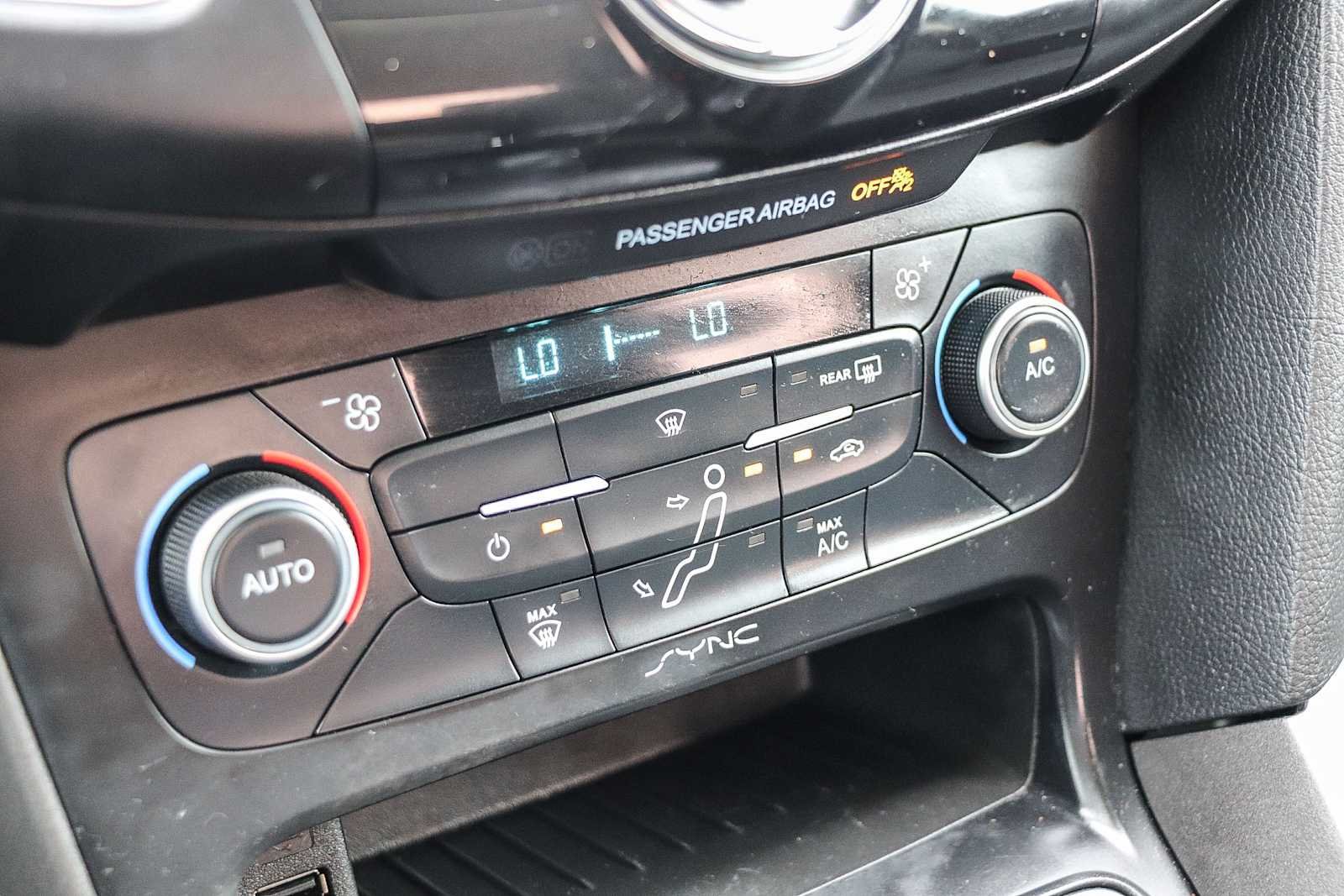 Used 2018 Magnetic Metallic Ford SEL image 18