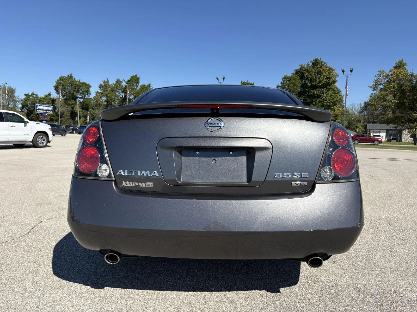 Used 2005 Smoke Metallic Nissan 3.5 SE image 20