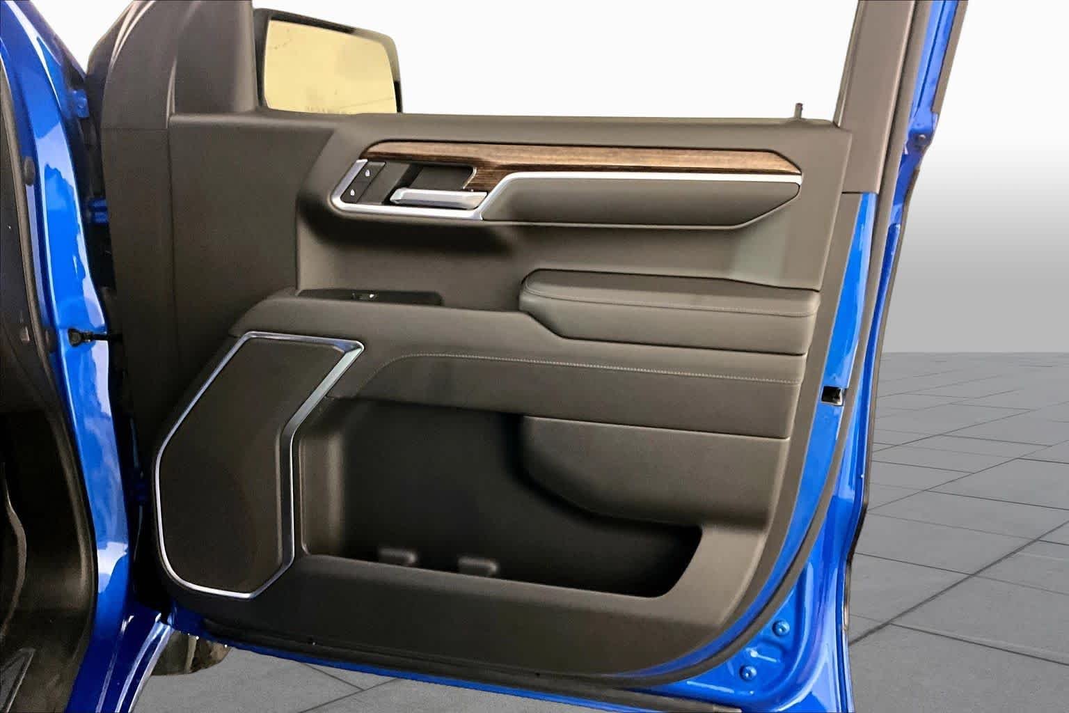 Used 2022 Dynamic Blue Metallic GMC Elevation image 22