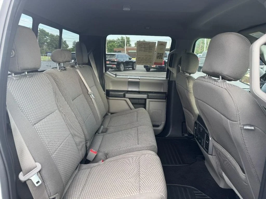 Used 2019 Oxford White Ford XLT image 10