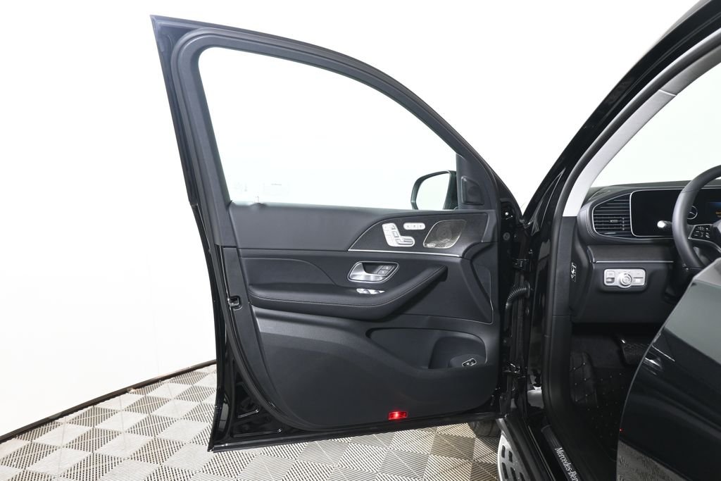 New 2026 Black Mercedes-Benz GLS 450 image 31