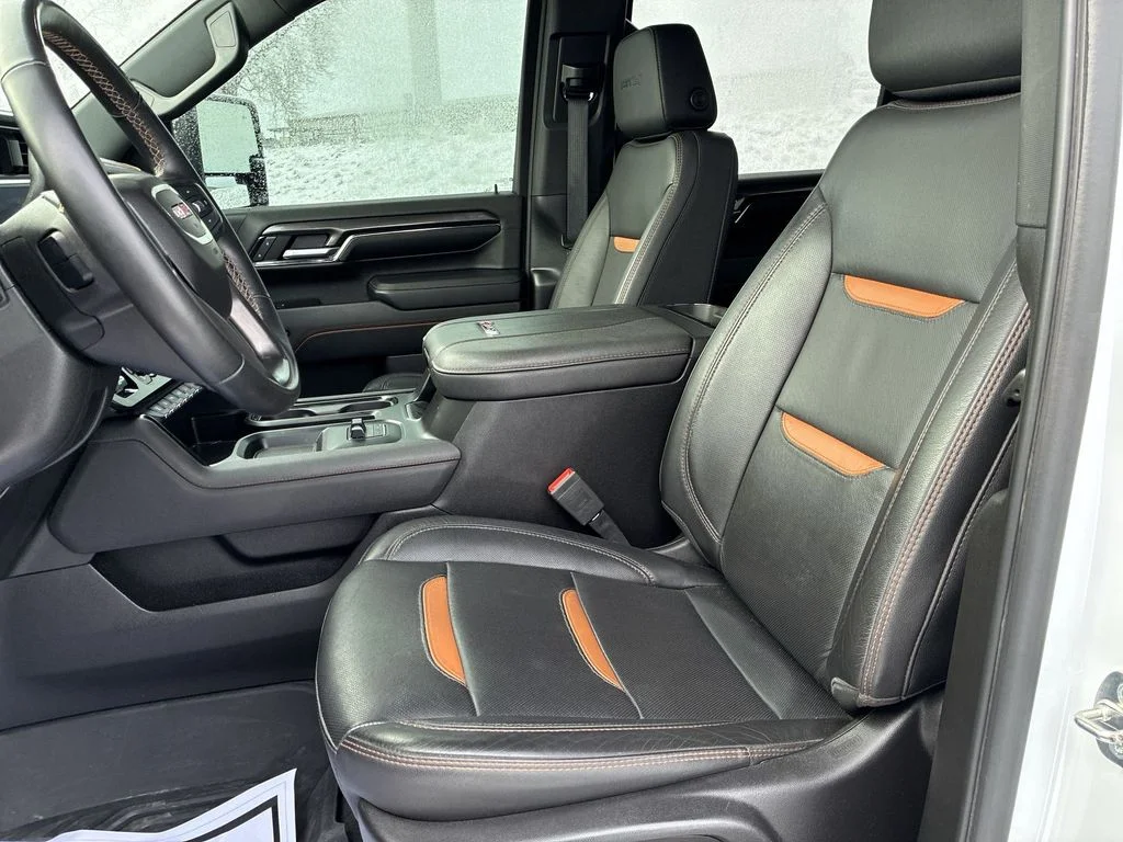 Used 2024 White GMC AT4 image 11