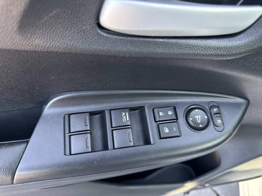 Used 2018  Honda Sport image 17