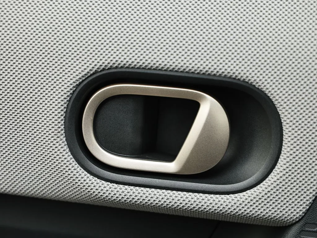 New 2026 Silver MINI Iconic image 15