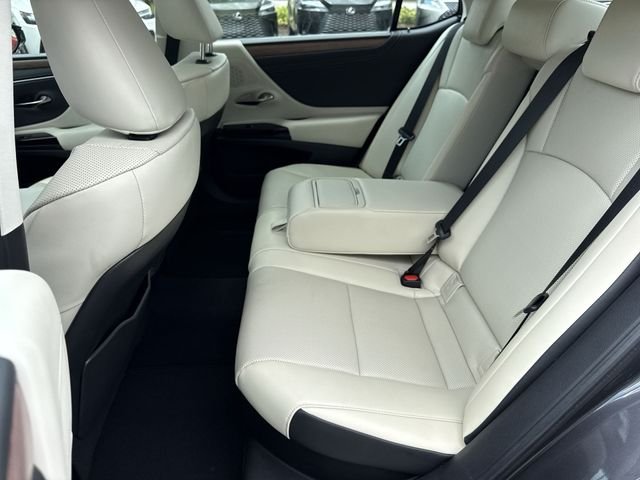 2025 Lexus ES Hybrid 300h - Photo 23