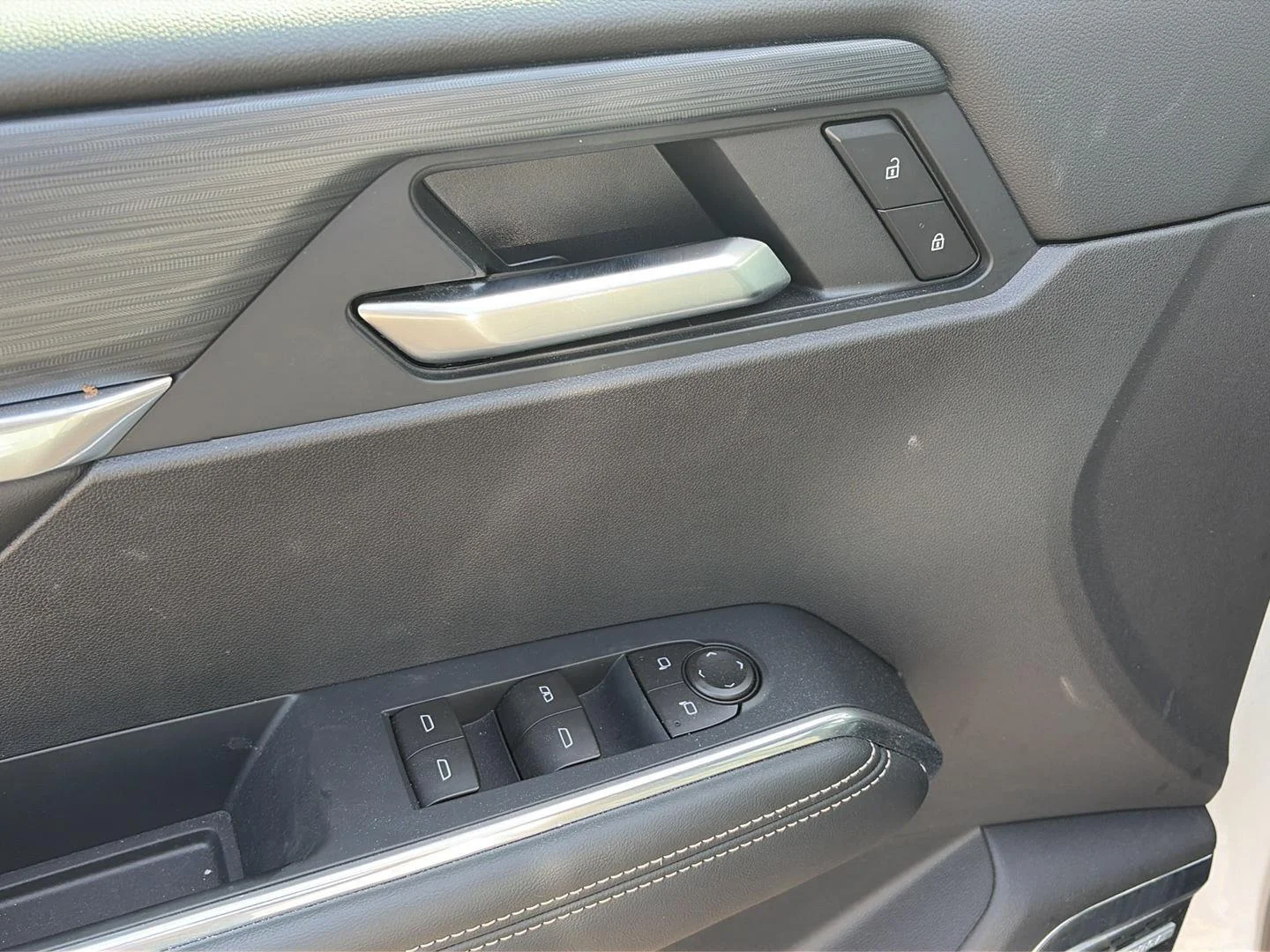 Used 2026 Summit White GMC Elevation image 10