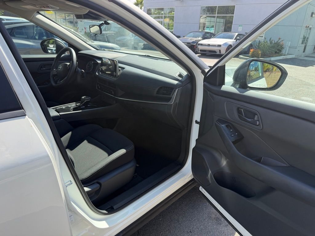 Used 2025 White Nissan S image 14