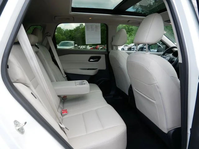 Used 2023 Pearl White Nissan SL image 9