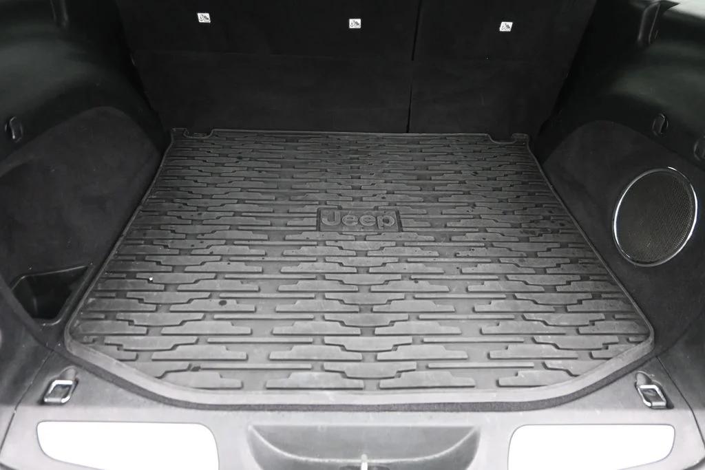 Used 2018 White Jeep Limited image 11