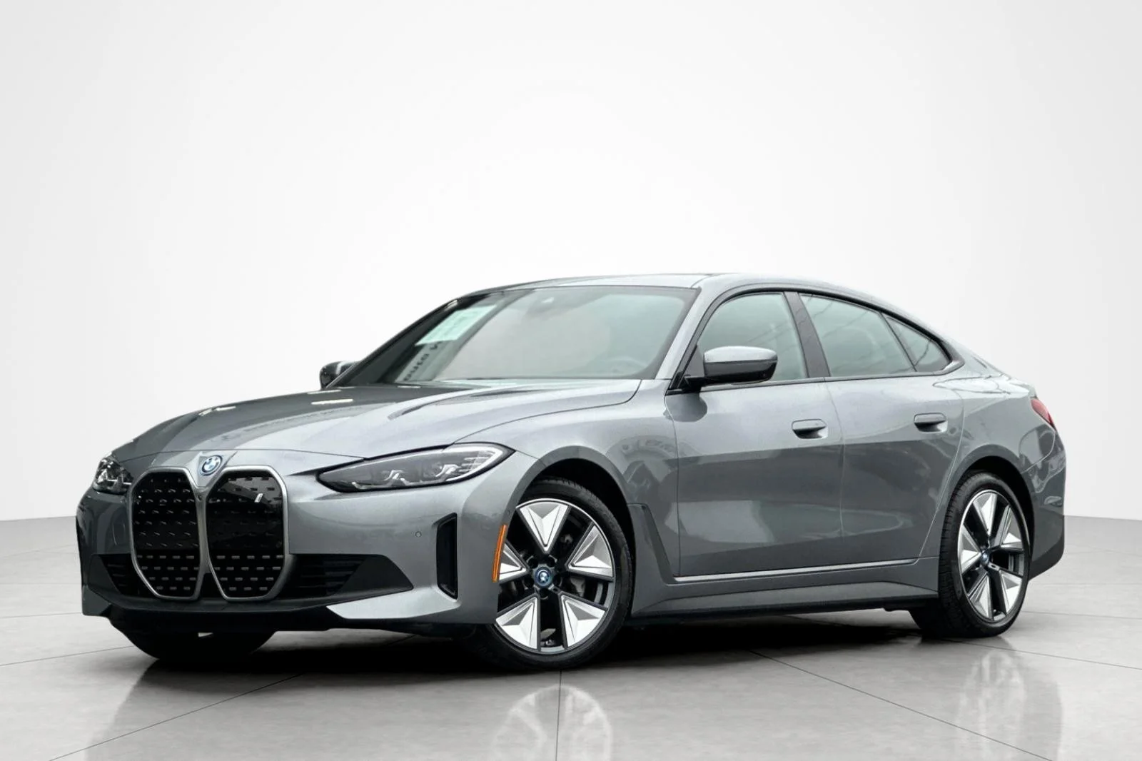 2023 BMW i4 eDrive40's photo