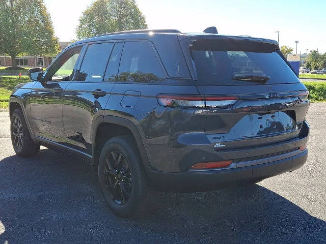 New 2026 Gray Jeep Altitude image 4