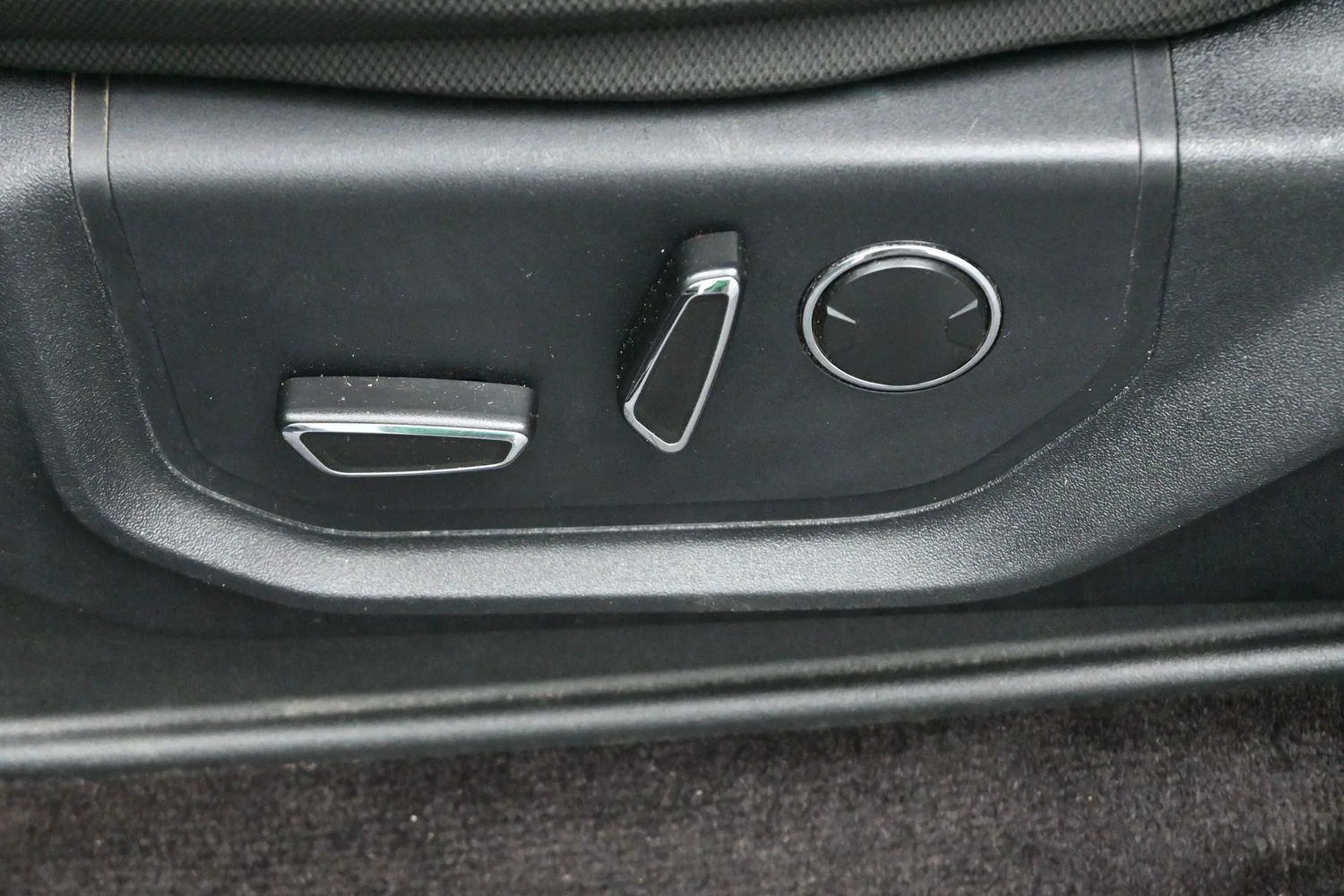 Used 2016 Magnetic Metallic Ford XLT image 15