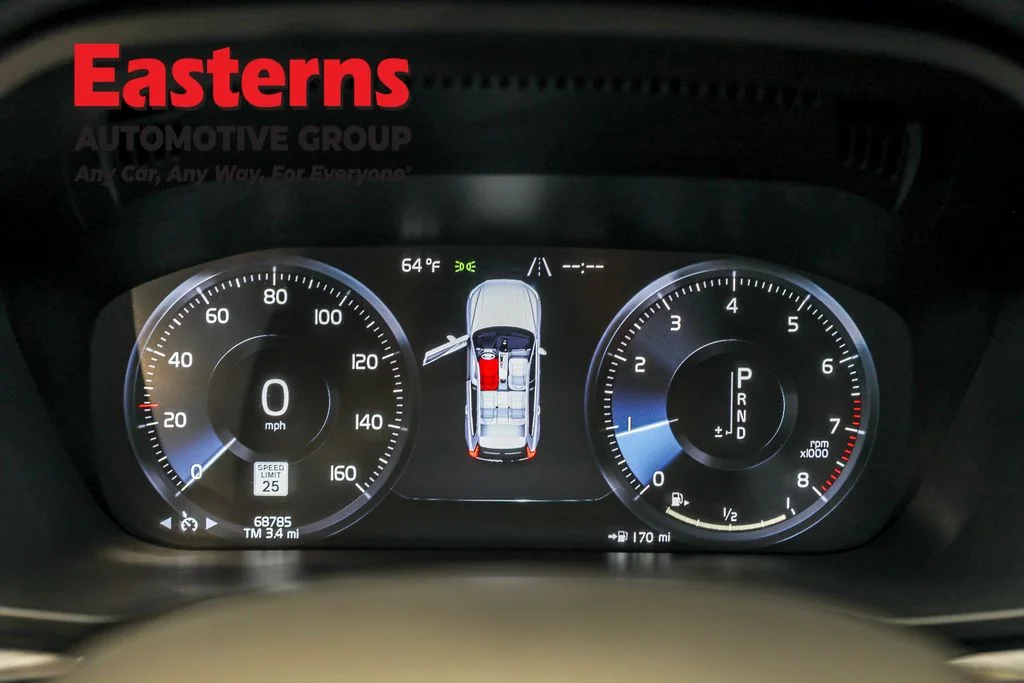 Used 2019 Black Volvo T5 Momentum image 17
