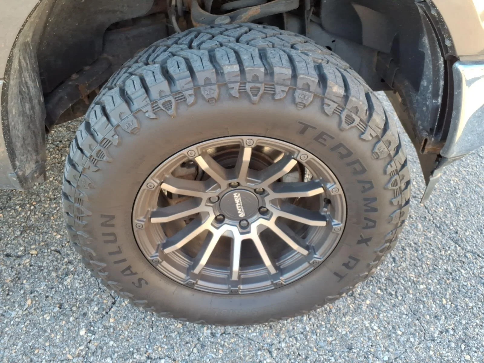 Used 2018 Magnetic Metallic Ford XLT image 8