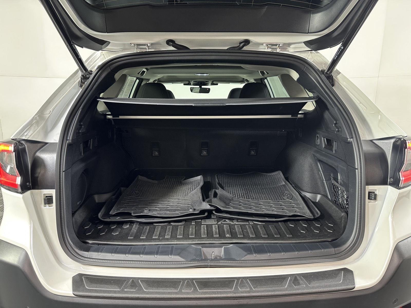 Used 2025 Crystal White Pearl Subaru Onyx Edition image 10