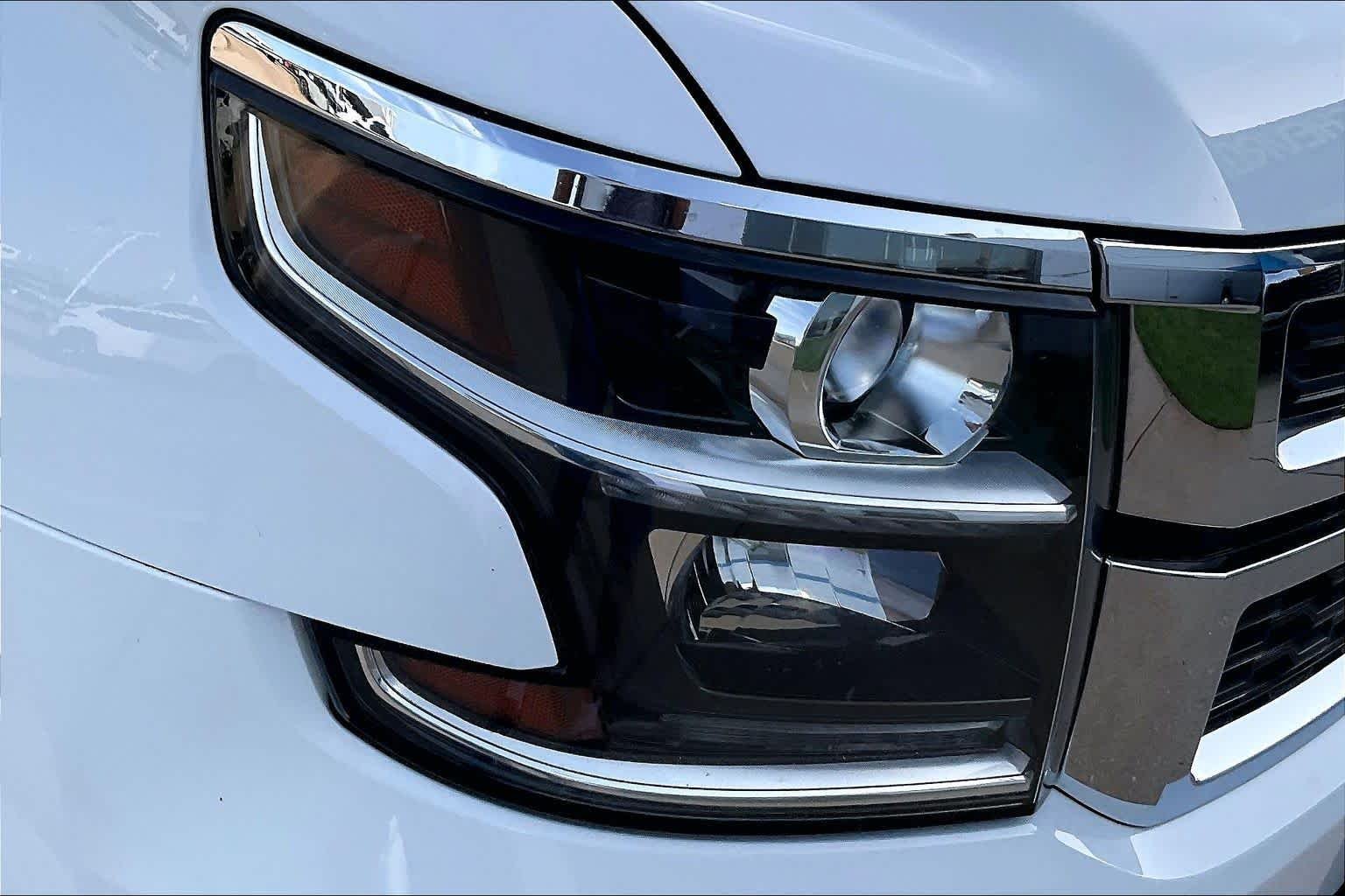 Used 2016 Summit White Chevrolet LT image 26