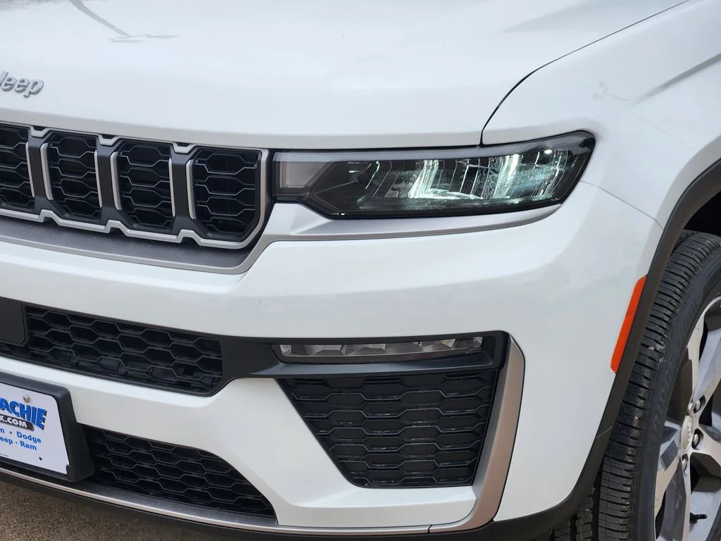 New 2026 Bright White Clear-Coat Exterior Paint Jeep Limited image 5