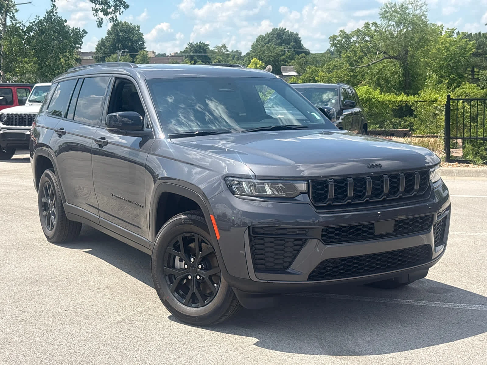New 2026 Baltic Gray Metallic Clear-Coat Exterior Paint Jeep Laredo Altitude image 2