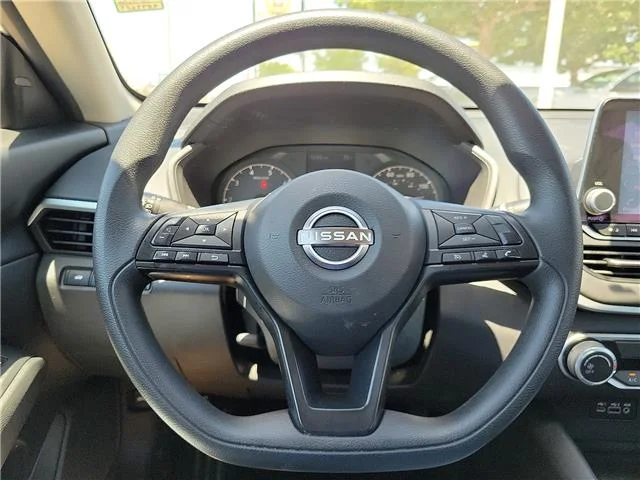 Used 2025 Glacier White Nissan S image 19