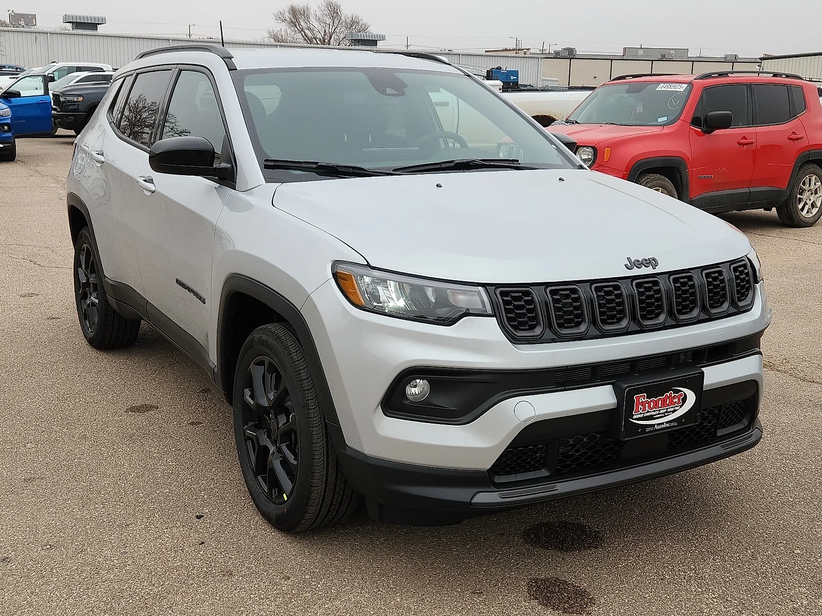 New 2026 Silver Zynith Metallic Clear-Coat  Paint Jeep LATITUDE ALTITUDE 4X4 image 6