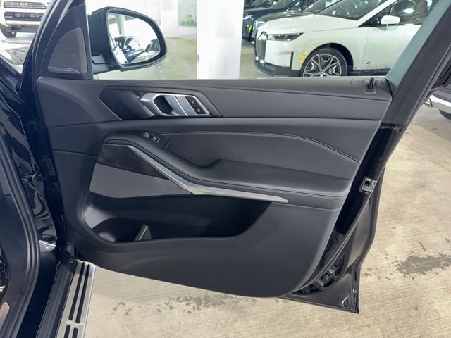 Used 2025 Black Sapphire Metallic BMW sDrive40i image 9