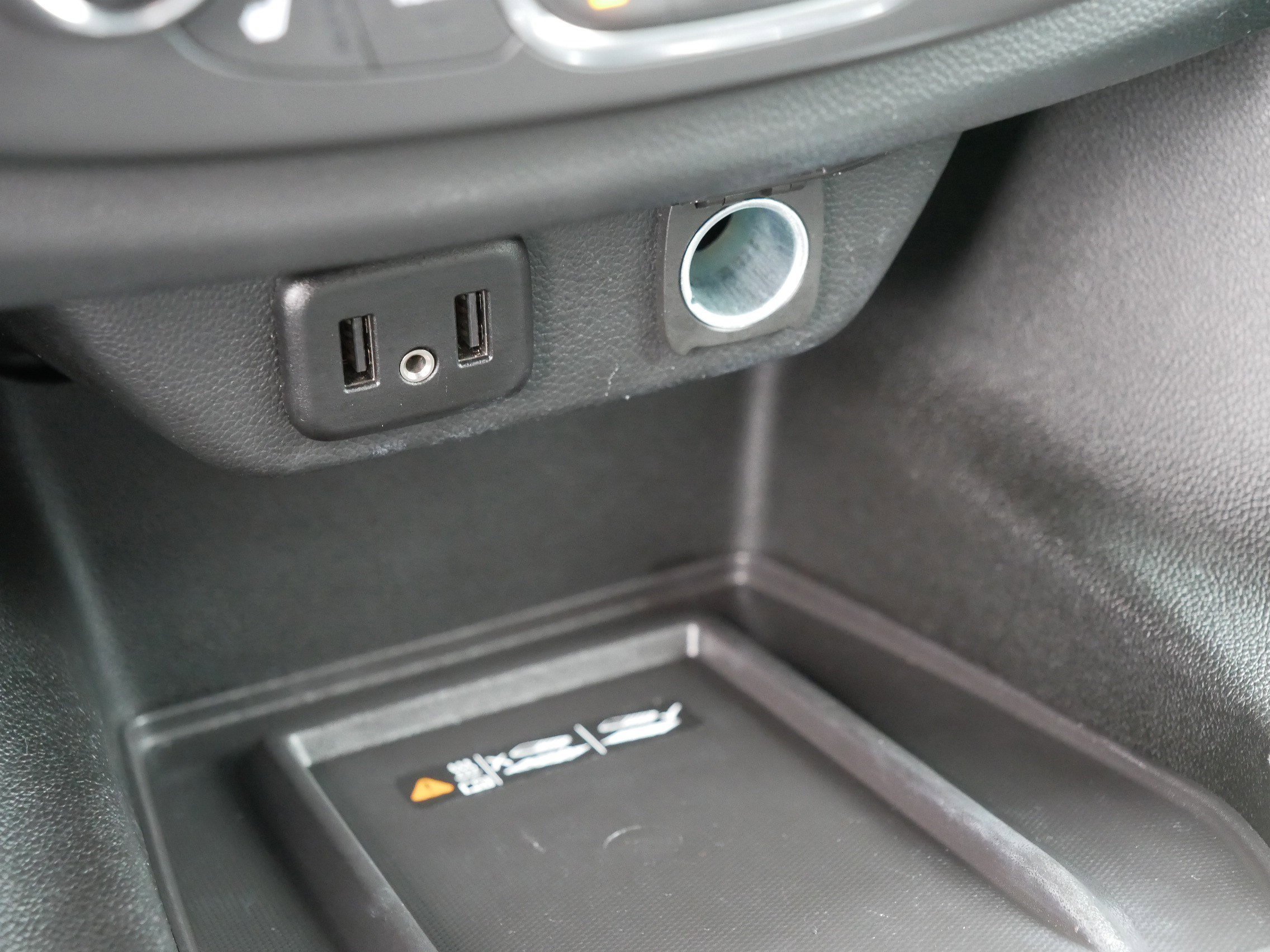 Used 2023 Summit White Chevrolet LT Cloth image 32