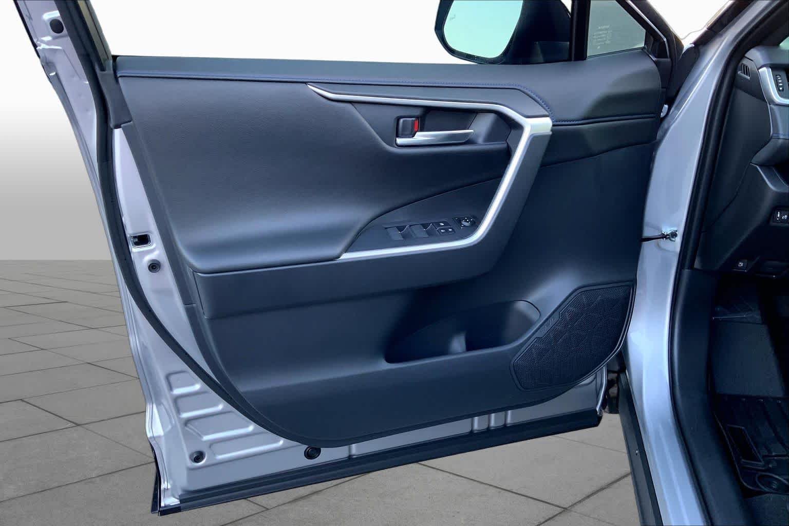 Used 2025 Silver Sky Metallic/Midnight Black Metallic Toyota Hybrid XSE image 22