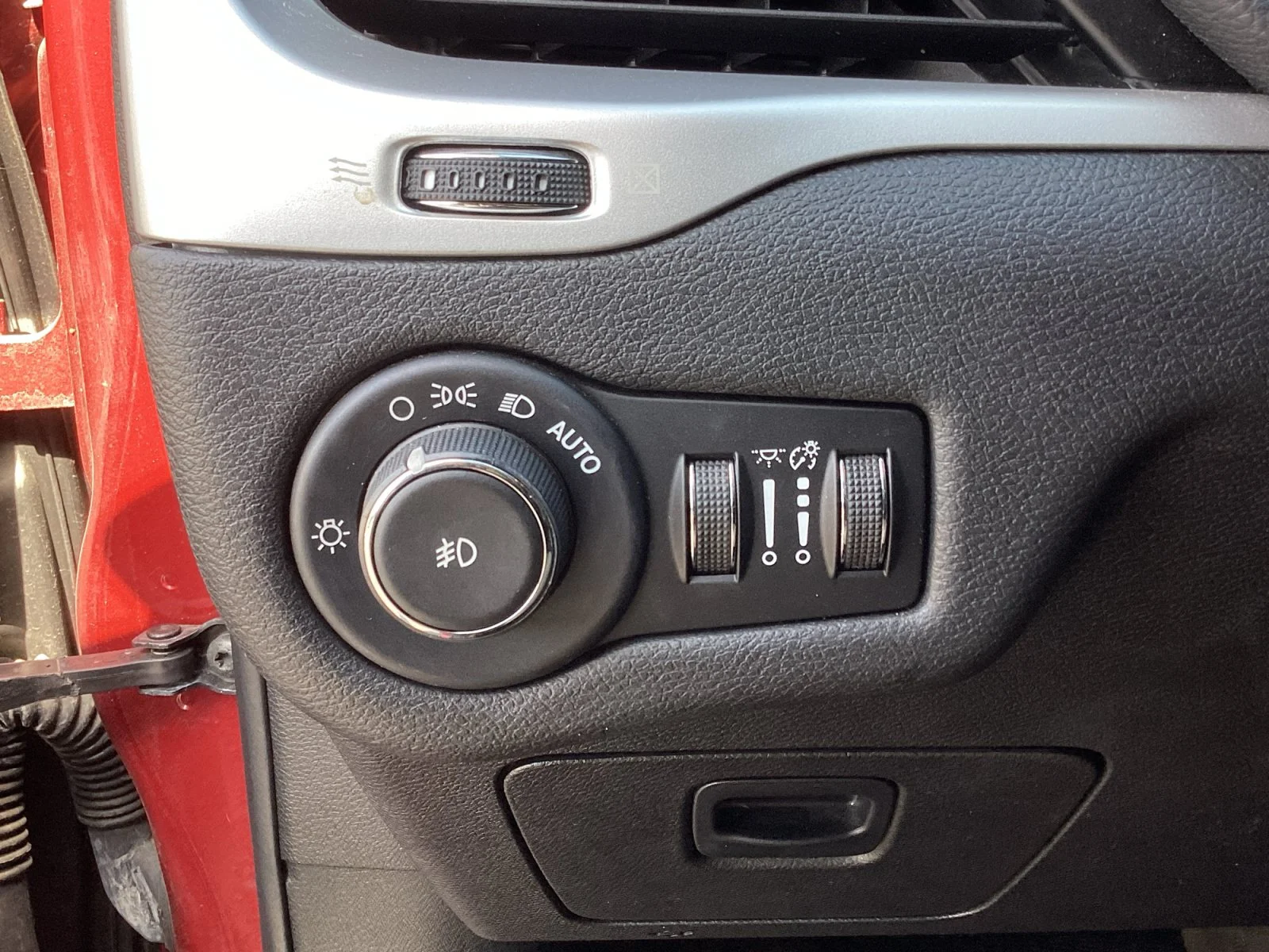 Certified Used 2017 Deep Cherry Red Crystal Pearlcoat Jeep Latitude image 27