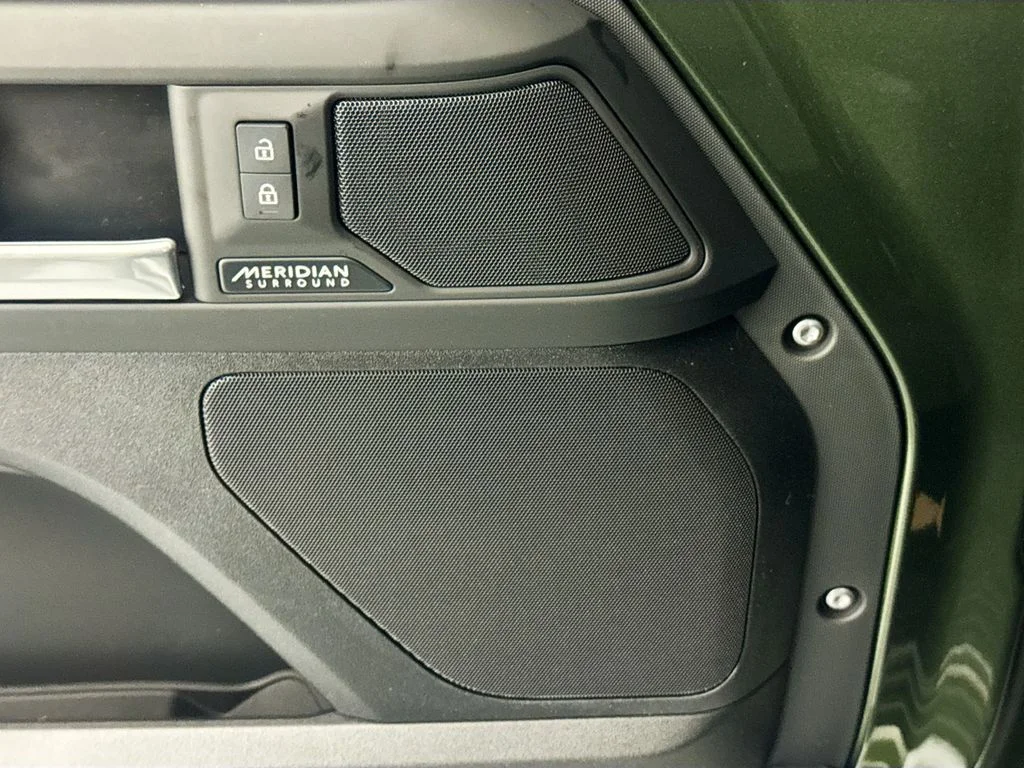New 2026 Woolstone Green Land Rover X-Dynamic SE image 17